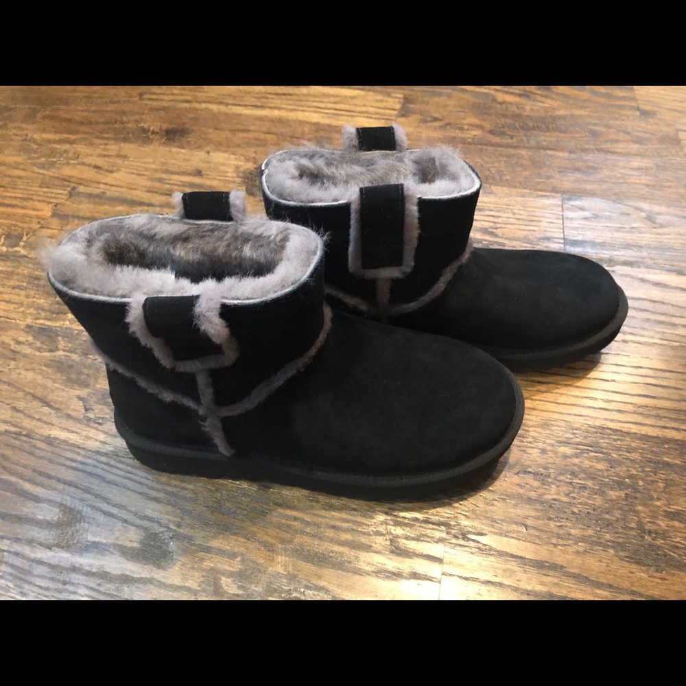 Ugg Mini Classic Spill Seam